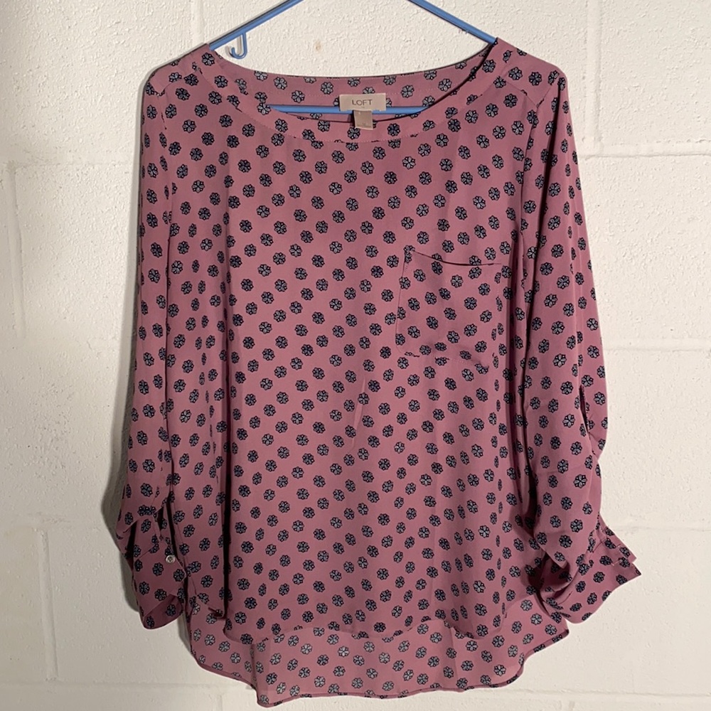 Loft lilac longsleeved top w/cuffs Med in excellent used condition